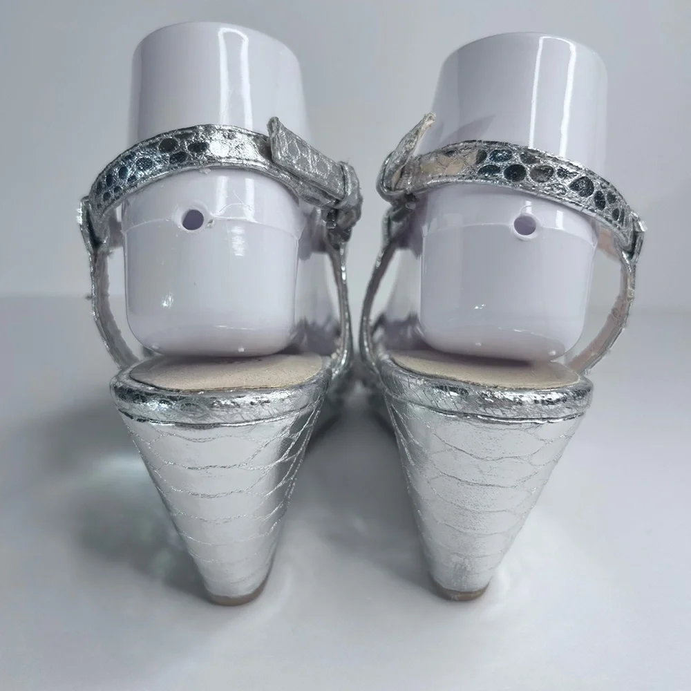 Isola Fidelia Metallic Crocodile‎ Silver 3” Wedge Strappy Heels Sandal Shoes 9